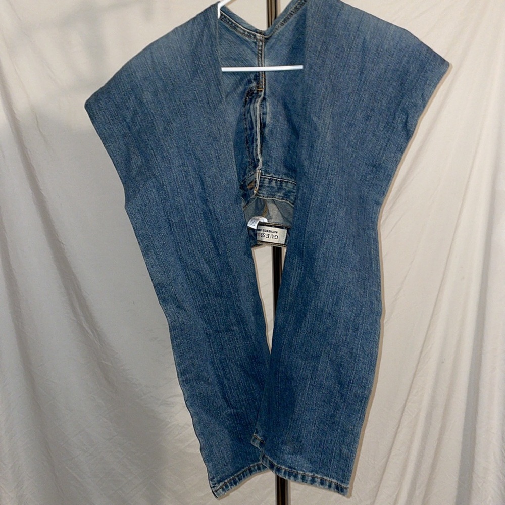 Guess - Picture 6 of 10